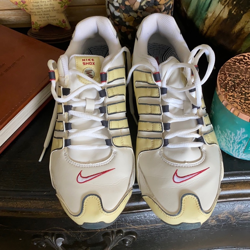 ✨✨✨ Ladies Nike Air Shox✨✨✨